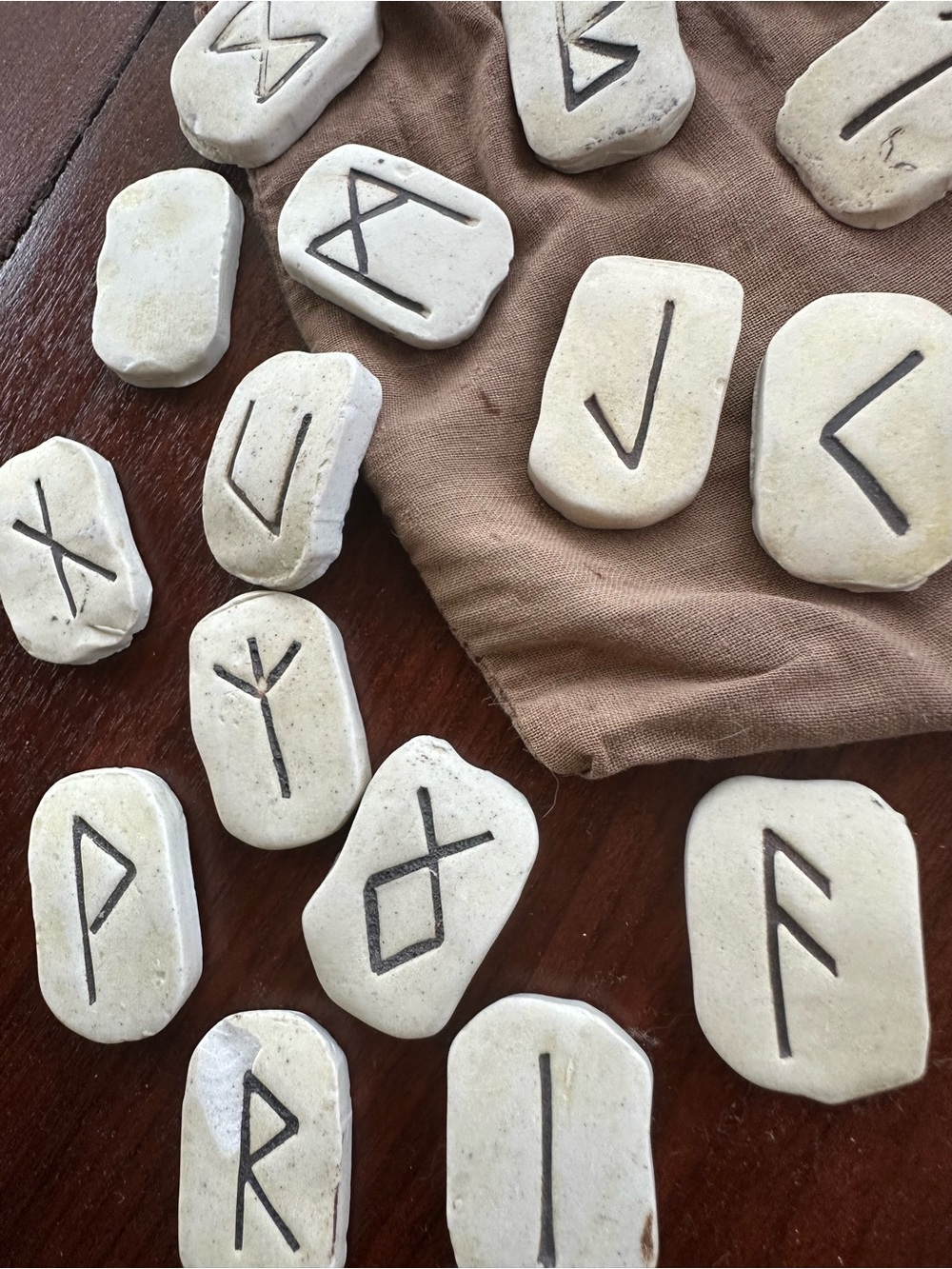 Set of Runes Stones - Picture 3 of 6